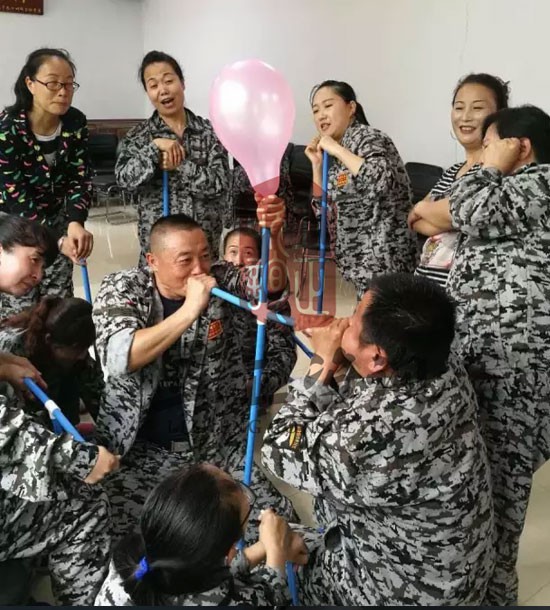 培訓(xùn)快訊培訓(xùn)時間：6月14日培訓(xùn)單位：某甘肅集團蘭州配送有限公司培訓(xùn)課程：拓展培訓(xùn)人數(shù)：35人、觀摩4人蘭州拓展培訓(xùn)蘭州企業(yè)培訓(xùn)