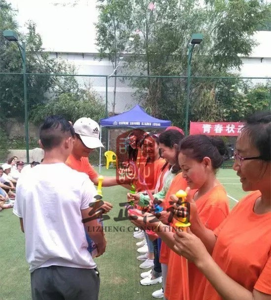 培訓快訊培訓時間：7月8日培訓單位：某幼兒園培訓課程：運動會培訓人數(shù)：80人蘭州運動會