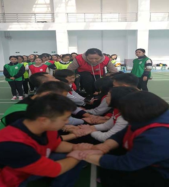 培訓快訊培訓時間：11月8-9日培訓地點:和平校區(qū)培訓單位:甘肅**大學培訓課程:拓展培訓人數(shù)：56人