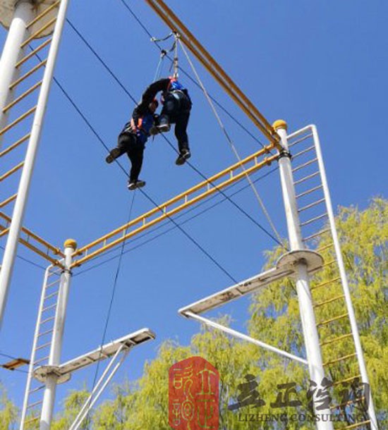 培訓快訊培訓時間：4月13-14日培訓地點:白銀四龍培訓單位:**傳媒公司培訓課程:拓展培訓人數(shù)：26人