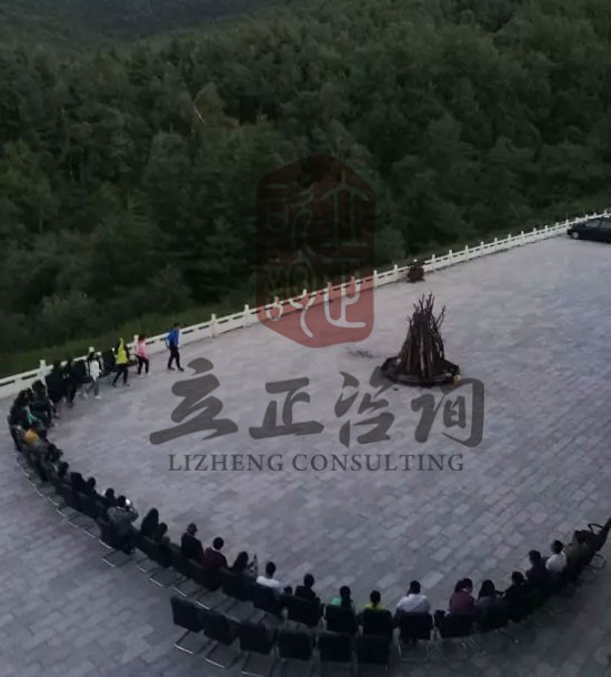 培訓(xùn)快訊培訓(xùn)時間：8月19.20日培訓(xùn)單位：天水某一中培訓(xùn)課程：拓展培訓(xùn)人數(shù)：拓展16觀摩人員5人