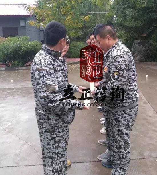 培訓(xùn)快訊培訓(xùn)時間：10月9日培訓(xùn)單位：某房地產(chǎn)公司培訓(xùn)課程：拓展培訓(xùn)人數(shù)：37人參訓(xùn)2人觀摩