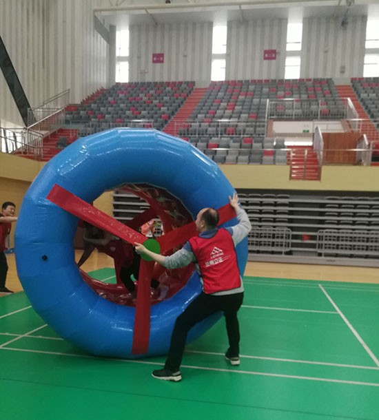 培訓(xùn)快訊培訓(xùn)時(shí)間：4月29日培訓(xùn)地點(diǎn):蘭大體育館培訓(xùn)單位:甘肅**局培訓(xùn)課程:趣味運(yùn)動(dòng)會(huì)培訓(xùn)人數(shù)：120人