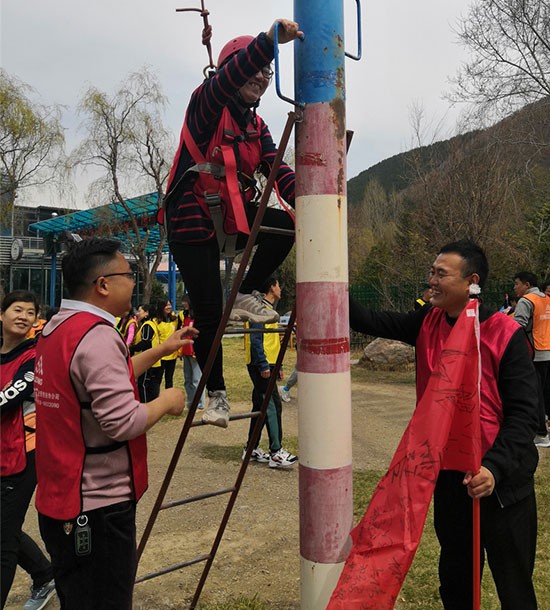 培訓(xùn)快訊培訓(xùn)時間：4月12日培訓(xùn)地點：榆中興隆山培訓(xùn)單位：甘肅**集團培訓(xùn)課程:青年干部拓展訓(xùn)練班